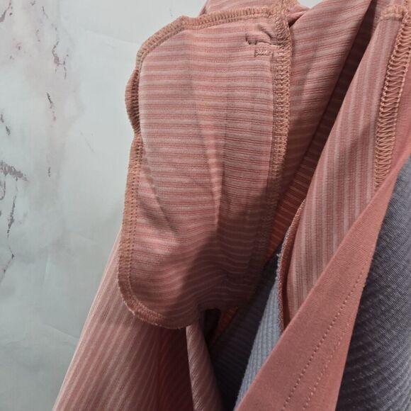 On Running Shirt Women Medium Dustrose Weather Pullover Mock Funnel Thumb Holes - Picture 10 of 12